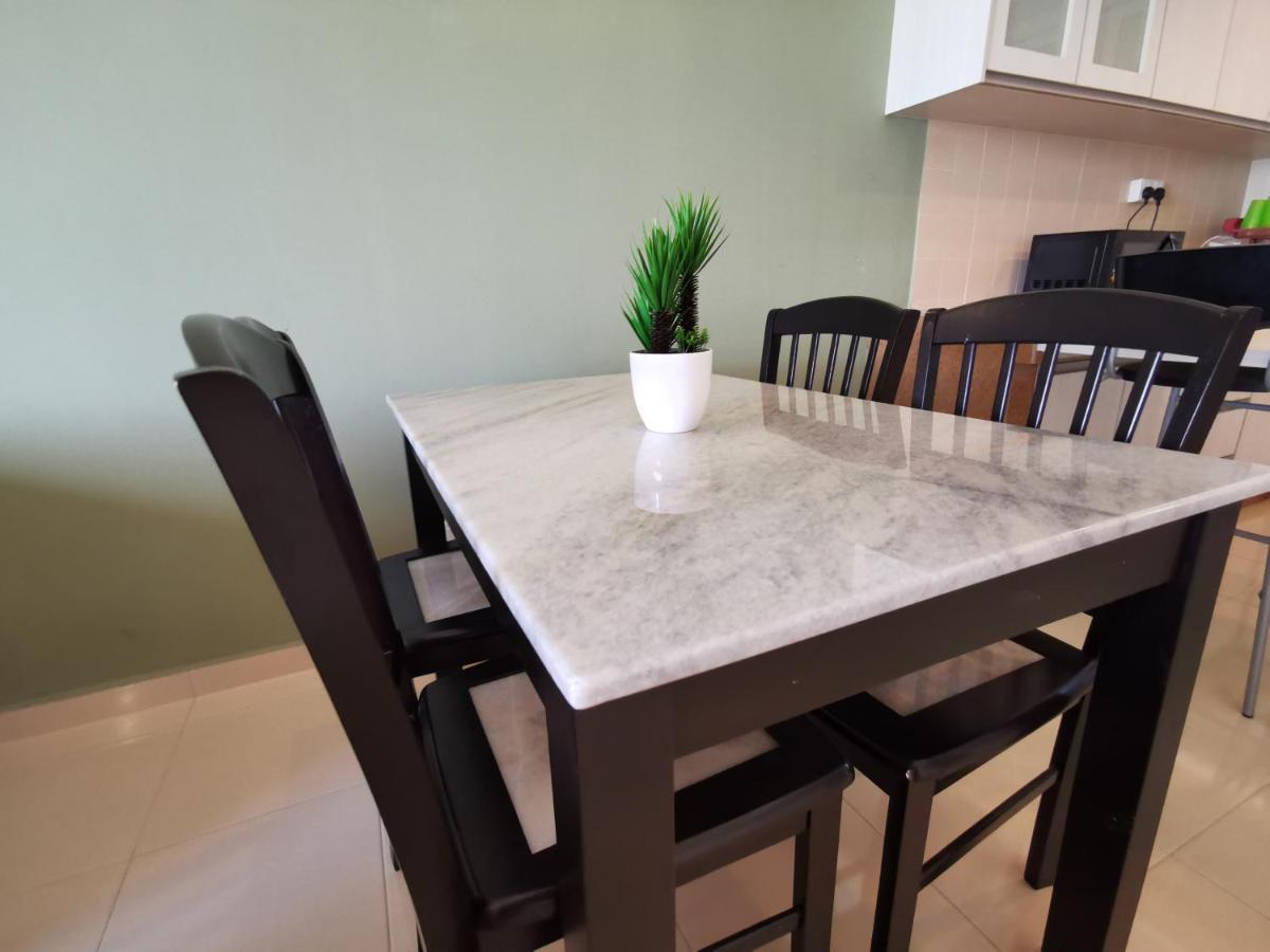 Ferienwohnung Tanjung Tuan Regency Port Dickson 1 Carpark Exterior foto