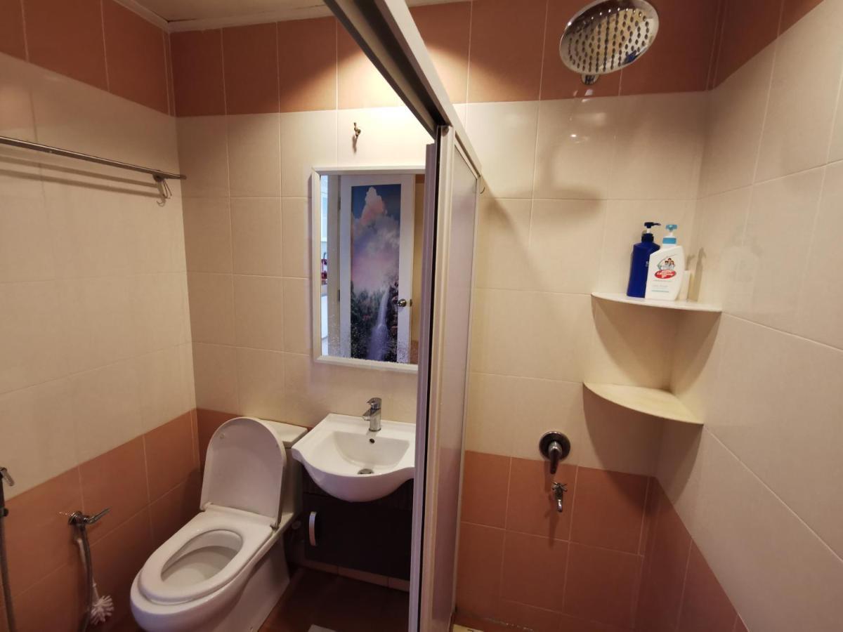 Ferienwohnung Tanjung Tuan Regency Port Dickson 1 Carpark Exterior foto